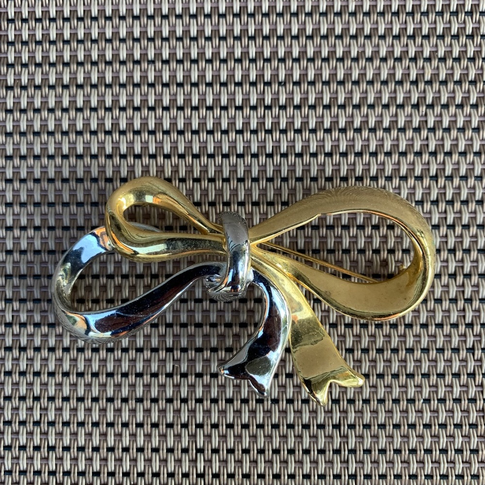 Beautiful gold and silver bow pin!